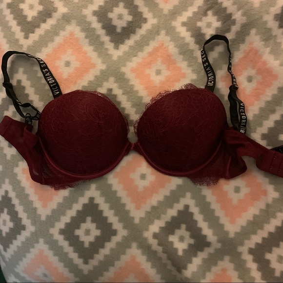 Victoria’s Secret 34D VERY SEXY pushup - Picture 2 of 6